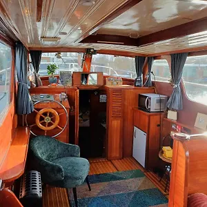 https://motorjacht-flint.zandvoort-hotels.com